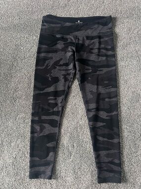 Tuff Athletics Black & Gray Camo Leggings/yoga pants